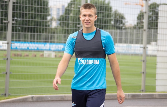 Yaroslav Mikhailov Zenit'e katıldı ancak sezonu Orenburg'da kiralık olarak geçirecek